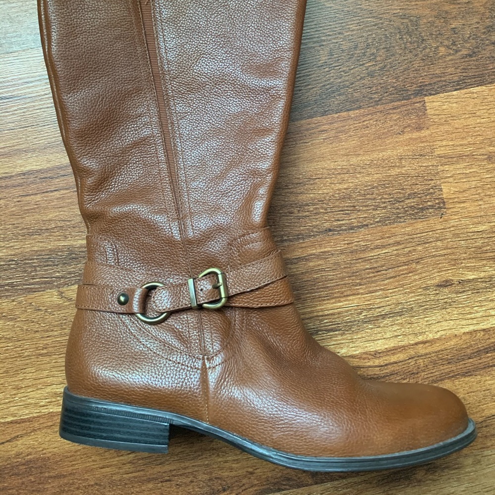 Size 11 wide calf boots, in great condition